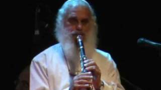 Klezmer clarinetist Moussa Berlin plays Kale Bazetsn camera1 [upl. by Umeko]