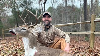 Alabama Hunter Bags Extremely Rare Dwarf Piebald Buck [upl. by Gertrudis]