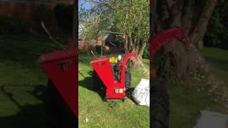 Linddana TP 100 Wood Chipper demo [upl. by Niamreg]