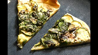 Flammkuchen mit Zucchini BasilikumPesto und Kürbiskernen  herzhaft und lecker [upl. by Clover101]