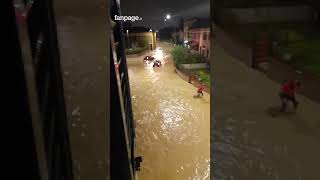 Maltempo Toscana esondano il fiume Bisenzio e il torrente Furba auto trascinate via shorts [upl. by Farman998]