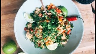 Thais streetfood Khao pad kai gebakken rijst met kip origineel recept [upl. by Schilling]