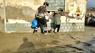 Alluvione Emilia Romagna si cercano due dispersi [upl. by Eelirem]