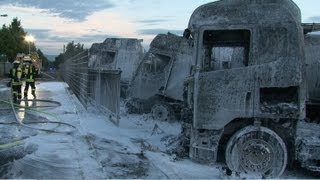 Vier Tanklastzüge brennen auf Speditionsgelände in Guxhagen aus 28072013 [upl. by Enaej]