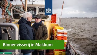 Binnenvisserij in Makkum  Minister Adema vaart mee [upl. by Mena]