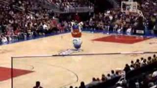 Harlem Globetrotter Mascot Dancing [upl. by Moule]