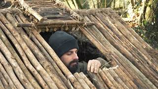 Construcción de un refugio de supervivencia completo y cálido  Cabaña de tierra Bushcraft [upl. by Saunders]