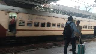 11004 TUTARI EXPRESS SWR  DR ARRIVAL DADAR STATION [upl. by Horacio]