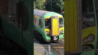 Chichester railway station footbridge with ATrainspottingPicture southernrailway class377 [upl. by Aiet]