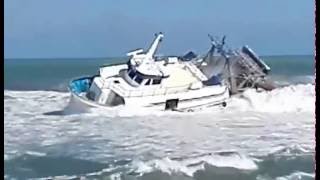 Impresionante entrada a puerto con fuerte oleaje en Cullera [upl. by Nmutua]