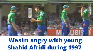 Wasim Akram angry with young Shahid Afridi  1997 CampU Series Australia at Sydney  Funny Moment [upl. by Niattirb]