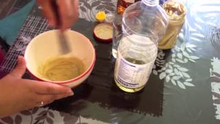 Sauce vinaigrette  recette [upl. by Ashli]