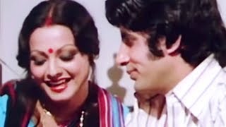 Amitabh Bachchan gives Rekha money  Do Anjaane  Bollywood Scene 731 [upl. by Connel66]