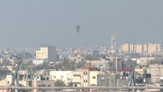 Parachutage daide humanitaire sur Gaza  AFP Images [upl. by Halsey]