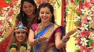 Watch Astha and Shlok Performing on quotNavrai Majhi Navsachiquot [upl. by Libenson]