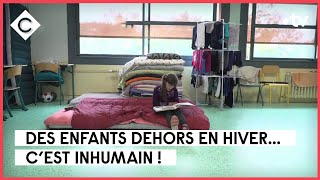 Pour éviter la rue ces enfants migrants dorment à l’école  La Story  C à Vous  01112022 [upl. by Allesor715]