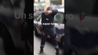 Les policiers sont des super héros 2 [upl. by Anelram]