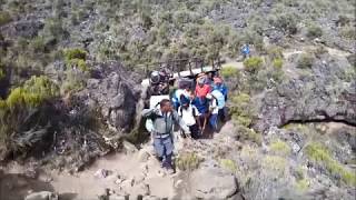 Ascension du Kilimandjaro  et soudain les premières neiges éternelles [upl. by Vigor]