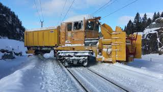 Beilhack railway snowblower 5012 turning around [upl. by Yuhas819]