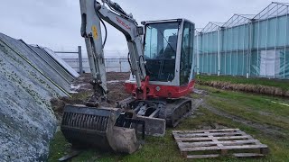 De boel opruimen amp gaten dicht gooien Takeuchi tb 228 1 [upl. by Ellinet]