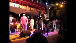 Los Van Van en Cuba Yeni Valdes baila con un bailarin SALSA FESTIVAL quotBAILA EN CUBAquot 2010 [upl. by Mei909]