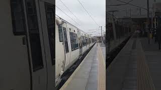 387 departs Finsbury park with a 7 tone whilst 66 593 is waiting beside me [upl. by Maryly]