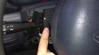 Remplacer le comodo  commutateur sur une Renault Clio 2 [upl. by Ainoval]