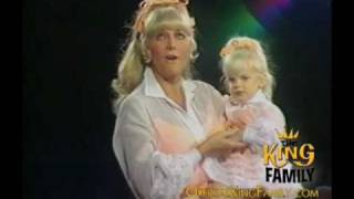 Marilyn King quotLook to the Rainbowquot  The King Family Show 1969 [upl. by Cheslie772]