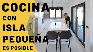 Cocinas PEQUEÑAS con isla 🏝 Blancas 🔘 [upl. by Eilrac]