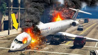 Airplane Emergency Landing on a Highway After Turbulence  GTA 5 [upl. by Maurene]