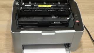 Replacing the Toner Cartridge Samsung Xpress M2026 M2026W [upl. by Anelav]