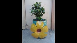 DIY BEAUTIFUL POT with FLOWER DESIGN from PLASTIC BOTTLE [upl. by Mathia988]