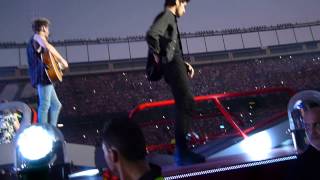 Fans chanting Zayns name  Dont Forget Where You Belong  WWAT 2014  Madrid 100372014 [upl. by Arema179]