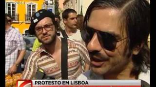 Homens da Luta ficam de cuecas na escadaria da Assembleia da República [upl. by Oriana149]