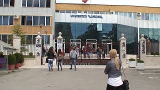 Provime me lekë Morën para për të kaluar studenten arrestohen 6 pedagogë në Elbasan një në kërkim [upl. by Kentigera]