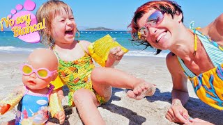 🏖️ Día de Playa con Bianca y sus Juguetes  Videos Divertidos de Muñecas para Niñas [upl. by Pallas188]