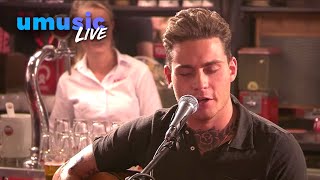 Douwe Bob – Bloed Zweet En Tranen  Live bij Qmusic 2017 [upl. by Lodge]