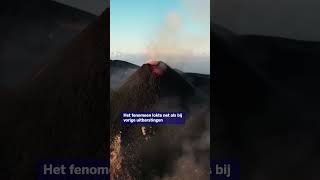 De bekende vulkaan Etna spuwt weer vuur [upl. by Waterman]