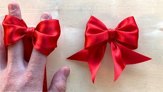 Schleife binden zum Geschenke verpacken 🎀 Leichte Geschenkschleife binden für Weihnachtsgeschenke 🎀 [upl. by Trauts]