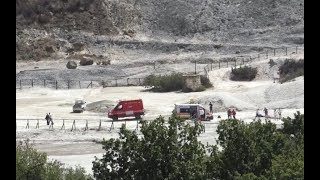 Tragedia alla Solfatara di Pozzuoli famiglia cade in cratere tre morti 120917 [upl. by Wootten521]