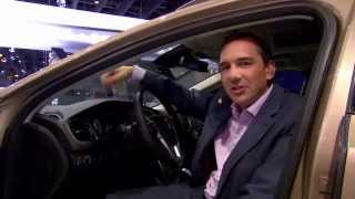 Volvo V40 Cross Country na Paris Motor Show [upl. by Muns123]