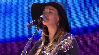 Kacey Musgraves  Merry Go Round Live at Farm Aid 2013 [upl. by Outlaw]