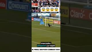 Este penal cambió todo en la final 🇭🇳Edrick Menjívar le atajó el penal a Agustín Auzmendi [upl. by Mendoza]