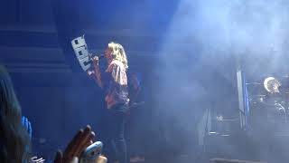 Louane  Incontrôlable  Mainz 07082016 [upl. by Mintun]