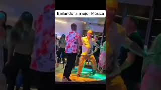 Bailando la mejor Musica [upl. by Nerral959]