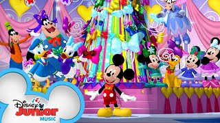 Mickey Mouse Clubhouse Minnies Winter Bow Show Finale 🎉  Music Video  disneyjr [upl. by Siol]