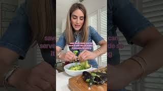 🥑guacamole tip👍🏻 Looking for a speedy way to mash your avocado Just squish it with the peeltips [upl. by Liebman]