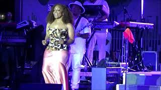 STEPHANIE MILLS  NEVER KNEW LOVE LIKE THIS BEFORE  LIVE [upl. by Lloyd]