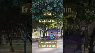 Im Park er setzt sich hin er entspannt sich er ruht sich aus setzen sitzen sich hinsetzen Ver [upl. by Anazraf]