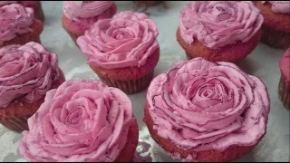 Cupcakes verzieren Rosen aus Buttercreme [upl. by Yot347]